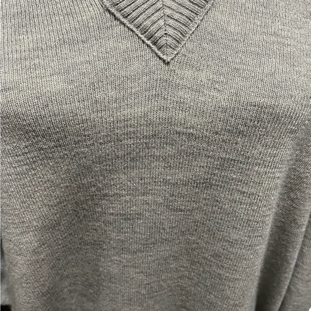 White Ram Moulaine Gray Heathered VNeck Pullover-30% Wool -Size XL - Picture 2 of 10